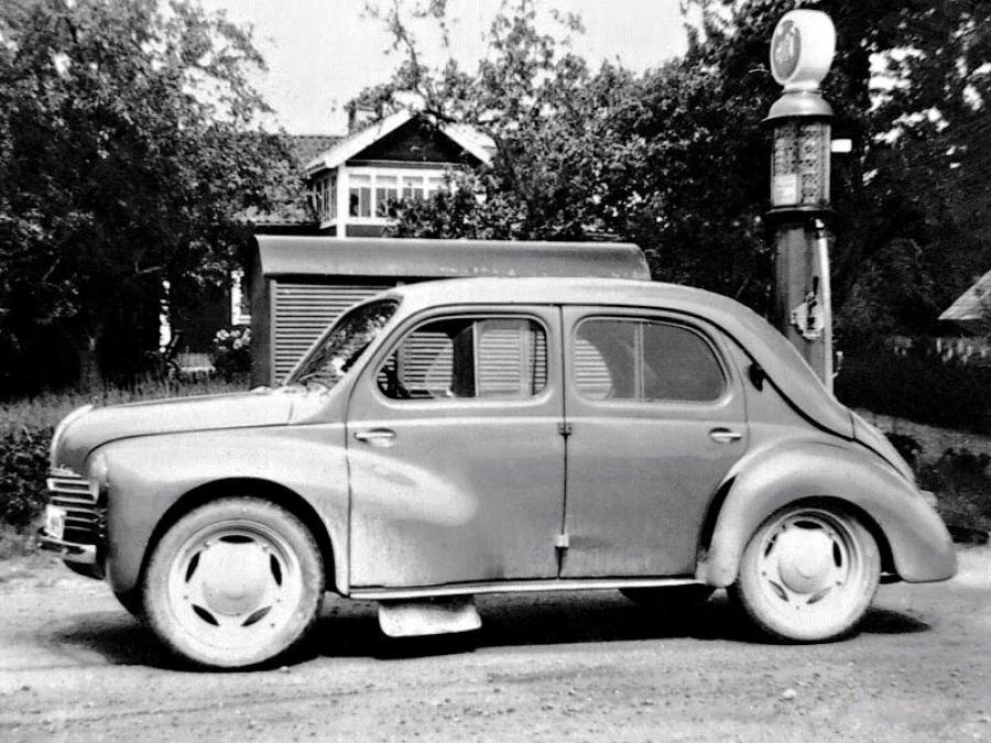  Renault 4 CV 1947 года  (фото 6 из 6)